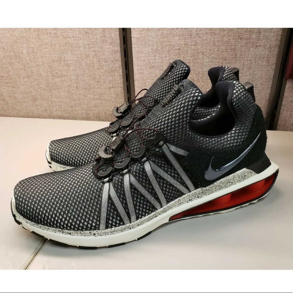 Nike shox gravity black and red shoes mens Sz 11